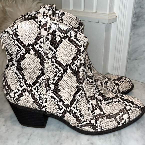 NEW! Style & Co Mykenna Western Snake Skin Ankle Boots - Picture 5 of 12